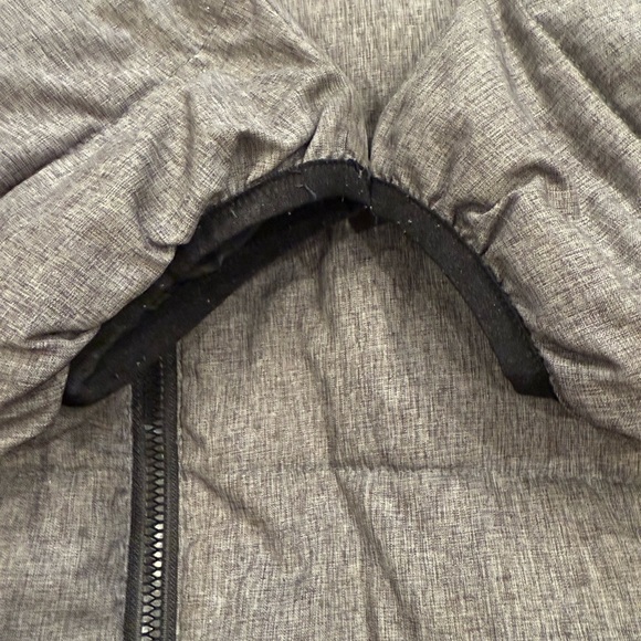 Under Armour Boys Gray Puffer Jacket - Picture 4 of 5